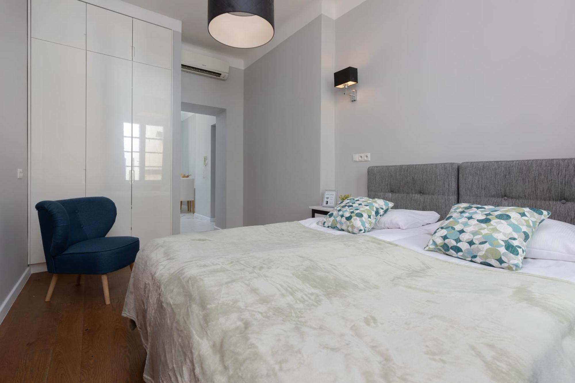 City Center Aparthotel Chmielna By Noclegi Renters Varsóvia Exterior foto